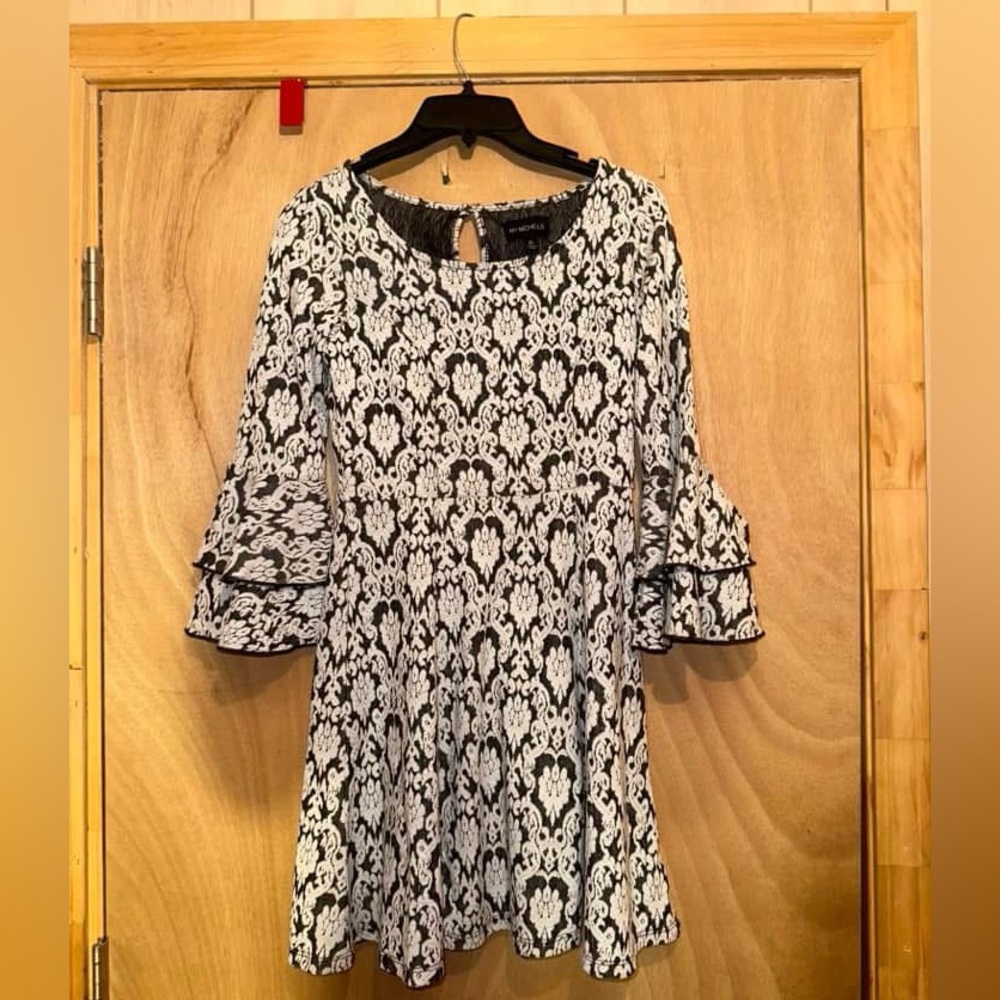 Elegant Black and White long sleeve Patterned Women's dress